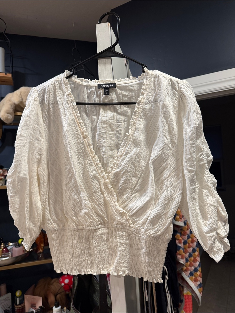 🦋Beautiful Express Ivory w Gold Threads Top (M)🦋